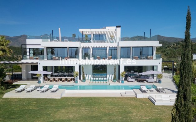 Freistehende Villa - Wiederverkauf - Estepona  - Estepona Centro