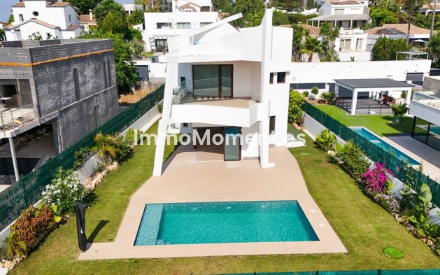 Freistehende Villa - Wiederverkauf - Estepona  - Estepona Centro
