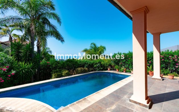 Freistehende Villa - Wiederverkauf - Estepona  - Estepona Centro