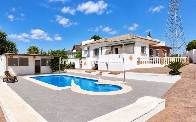 Freistehende Villa - Wiederverkauf -   Inländisch - Alhaurín de la Torre