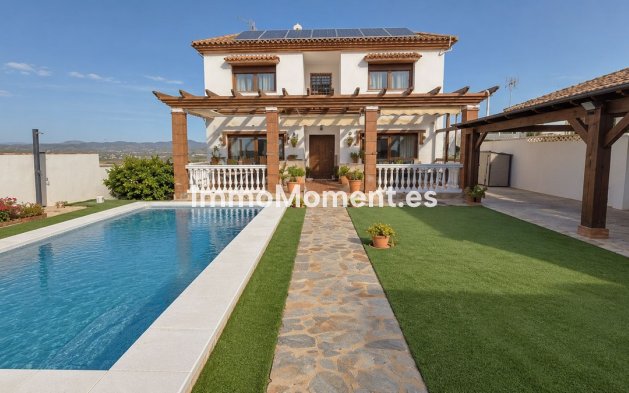 Freistehende Villa - Wiederverkauf -   Inländisch - Alhaurín de la Torre