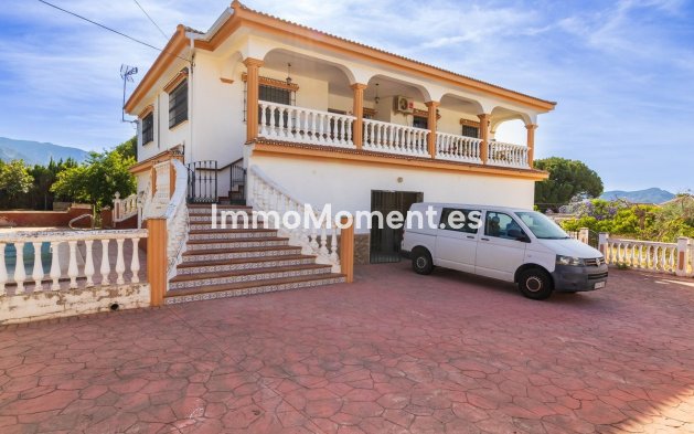 Freistehende Villa - Wiederverkauf -   Inländisch - Alhaurín de la Torre