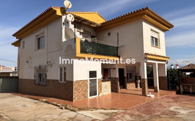 Freistehende Villa - Wiederverkauf -   Inländisch - Alhaurín de la Torre