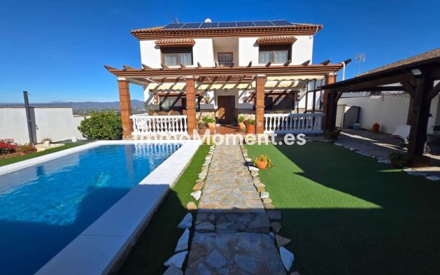 Freistehende Villa - Wiederverkauf -   Inländisch - Alhaurín de la Torre