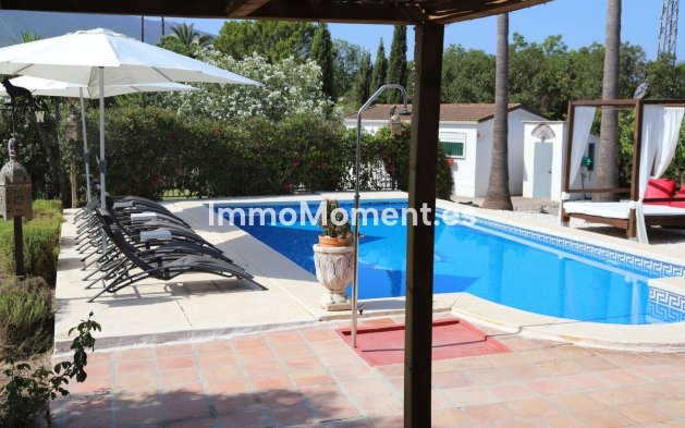 Freistehende Villa - Wiederverkauf -   Inländisch - Alhaurín el Grande Centro