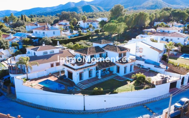 Freistehende Villa - Wiederverkauf -   Inländisch - Alhaurín el Grande Centro