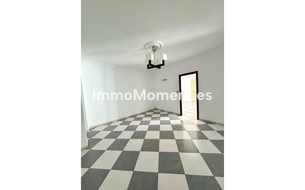 Freistehende Villa - Wiederverkauf -   Inländisch - Alhaurín el Grande Centro