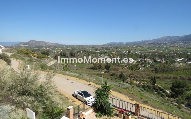Freistehende Villa - Wiederverkauf -   Inländisch - Alhaurín el Grande Centro