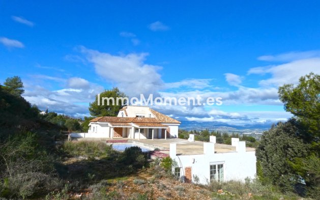Freistehende Villa - Wiederverkauf -   Inländisch - Alhaurín el Grande Centro