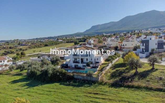 Freistehende Villa - Wiederverkauf -   Inländisch - Alhaurín el Grande Centro