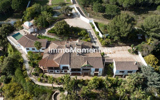 Freistehende Villa - Wiederverkauf -   Inländisch - Alhaurín el Grande Centro