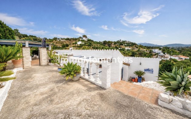 Freistehende Villa - Wiederverkauf -   Inländisch - Alhaurín el Grande Centro