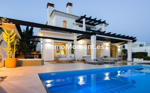 Freistehende Villa - Wiederverkauf - Marbella - Las Chapas