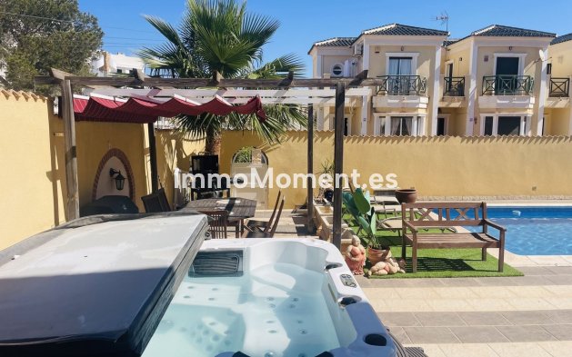 Freistehende Villa - Wiederverkauf - Orihuela - Villamartin
