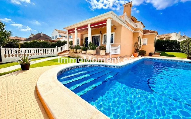 Freistehende Villa - Wiederverkauf - Torrevieja - La Mata