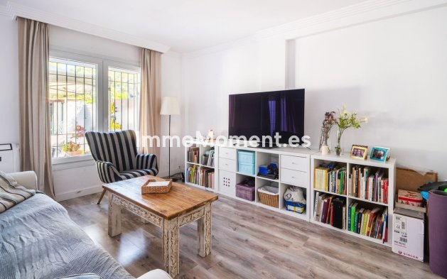 Geschakelde woning - Bestaande woning - Estepona  - Atalaya