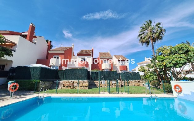 Geschakelde woning - Bestaande woning - Estepona  - Estepona Centro