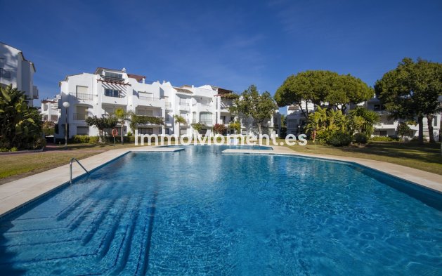 Geschakelde woning - Bestaande woning - Estepona  - Estepona Centro