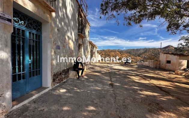 Grond - Bestaande woning - Binnenland  - Almogía