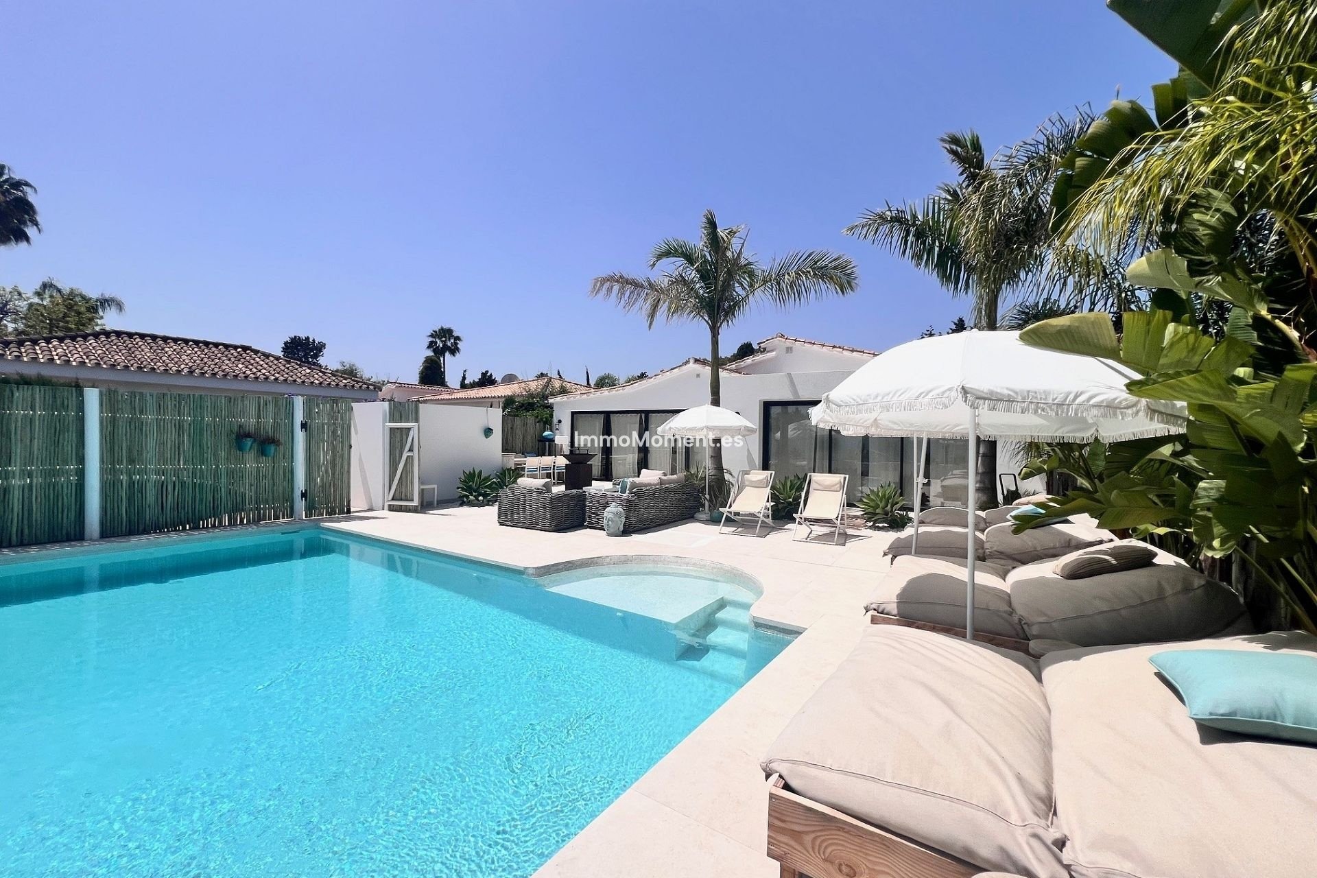 Kurzzeitvermietung - Freistehende Villa - Estepona Ost - Costalita