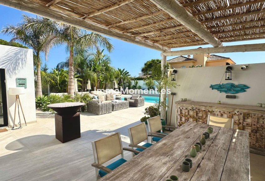 Kurzzeitvermietung - Freistehende Villa - Estepona Ost - Costalita