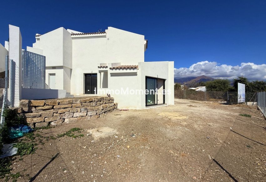 Neubau - Freistehende Villa - Estepona  - Estepona Centro