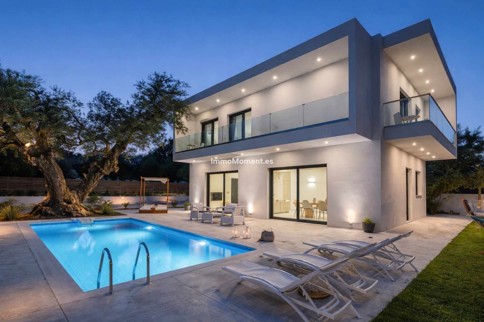 Neubau - Freistehende Villa - Estepona  - Estepona