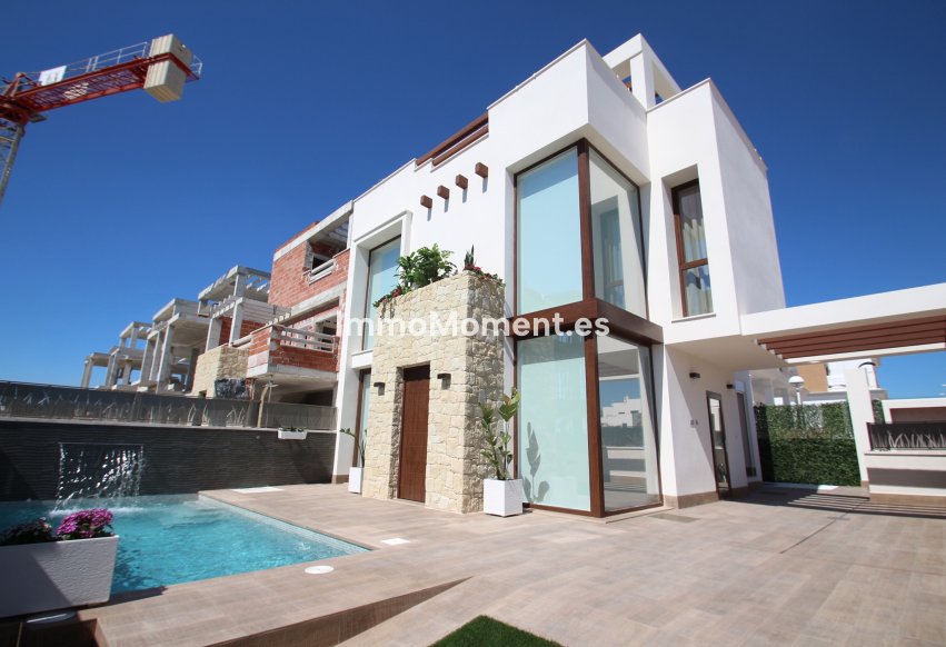 Neubau - Freistehende Villa - Playa Paraiso