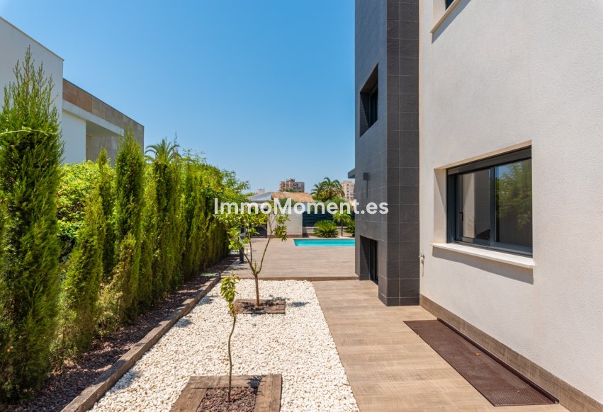 Neubau - Freistehende Villa - Playa Paraiso