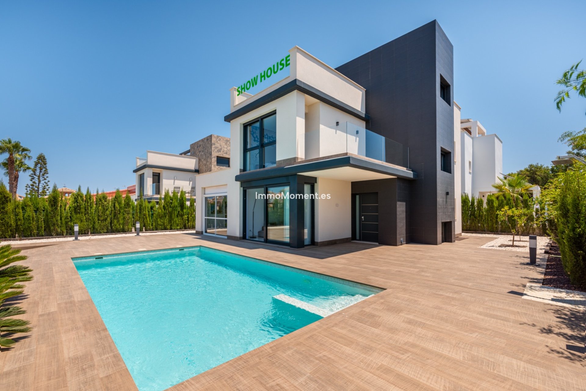 Neubau - Freistehende Villa - Playa Paraiso
