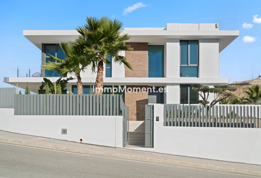 Obra nueva - Villa independiente - Benidorm