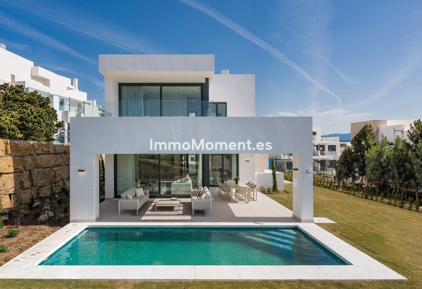Obra nueva - Villa independiente - Estepona  - Estepona