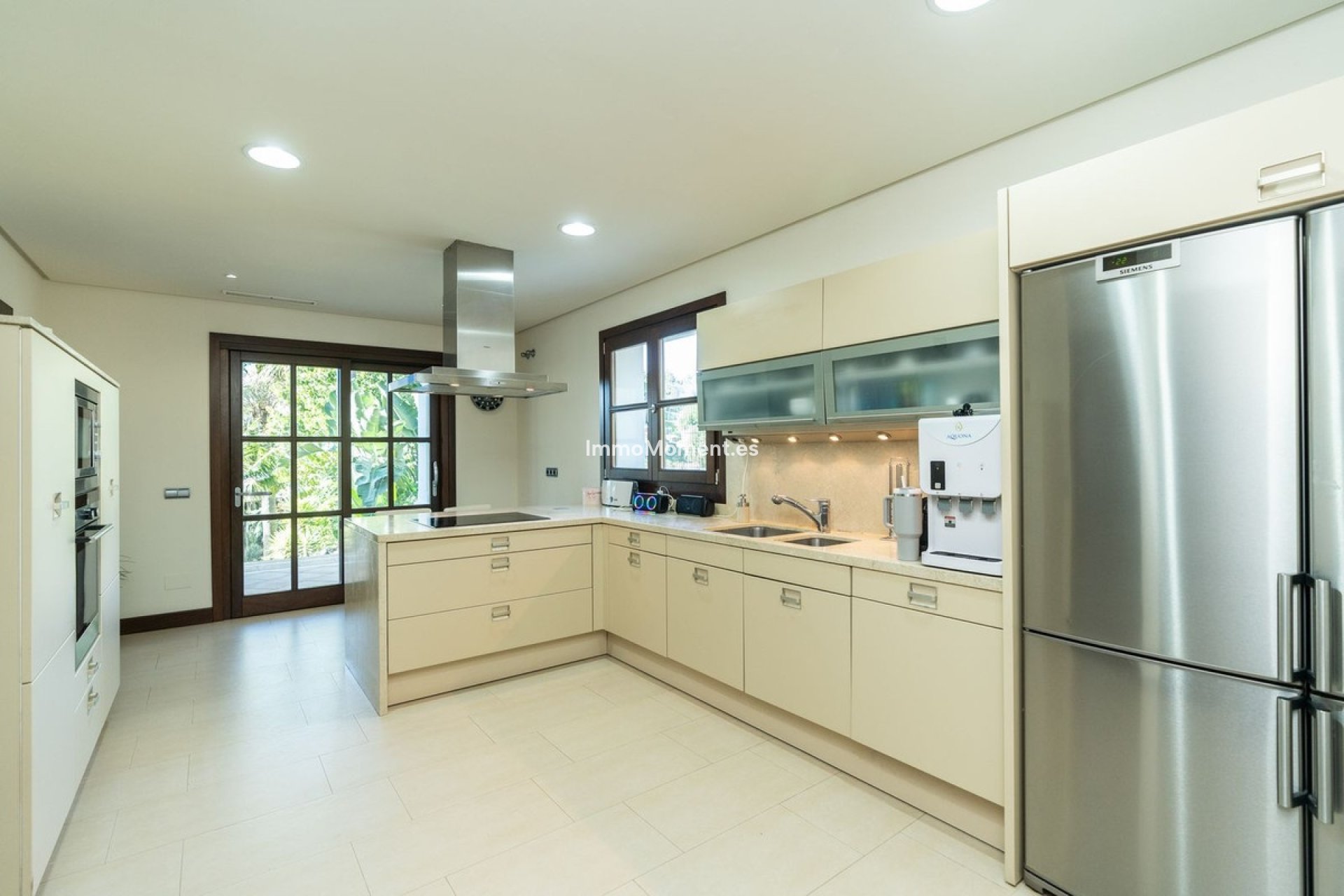 Obra nueva - Villa independiente - Estepona  - New Golden Mile
