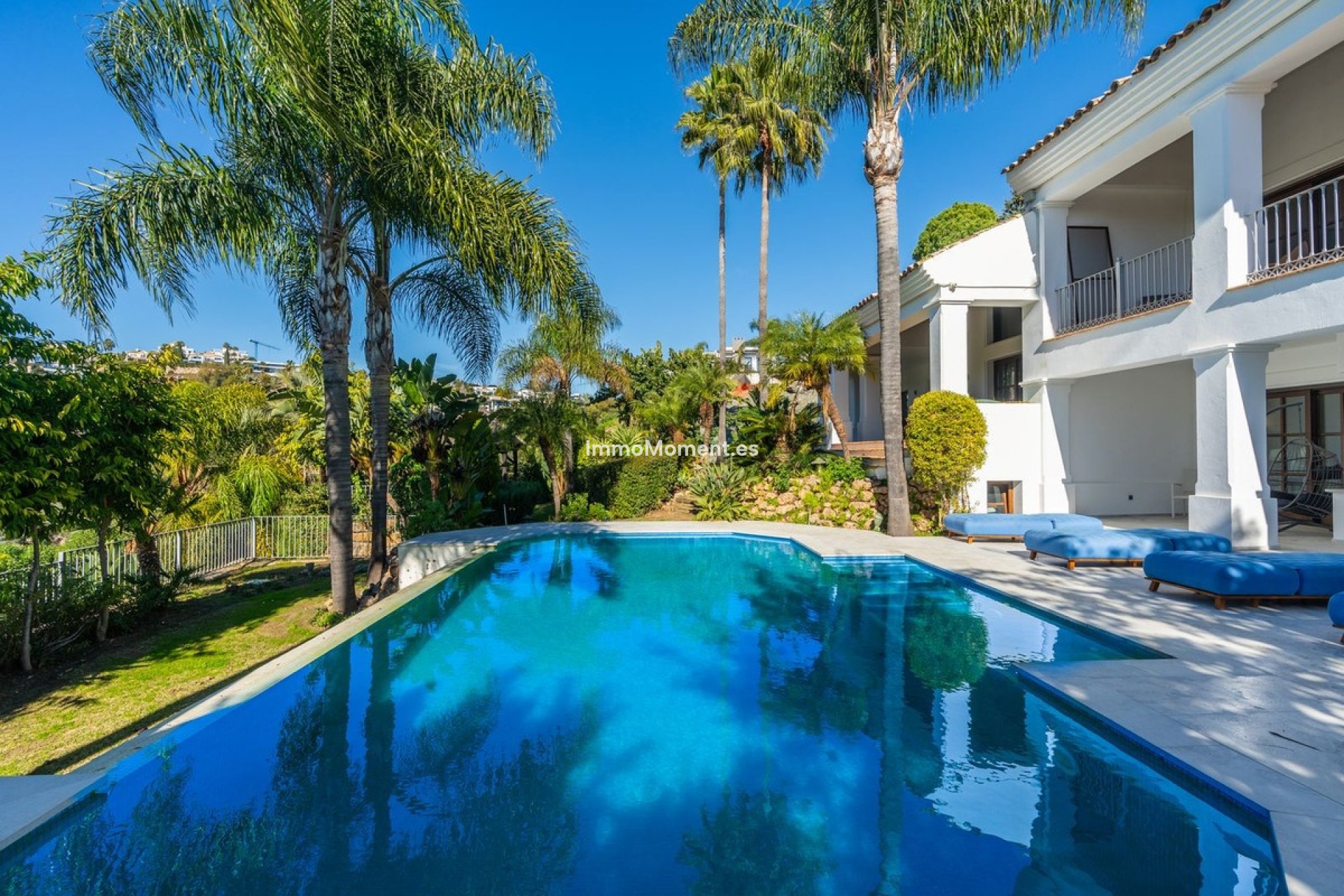 Obra nueva - Villa independiente - Estepona  - New Golden Mile
