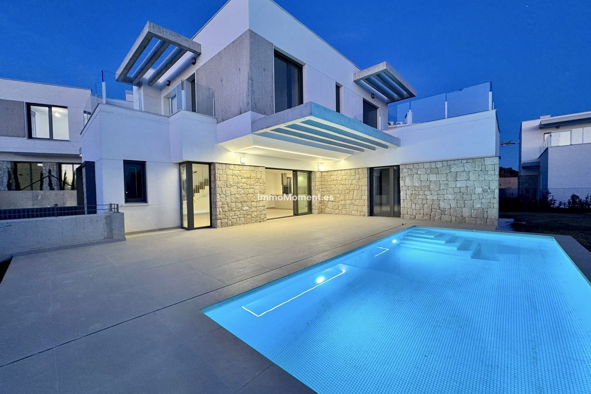 Obra nueva - Villa independiente - Finestrat