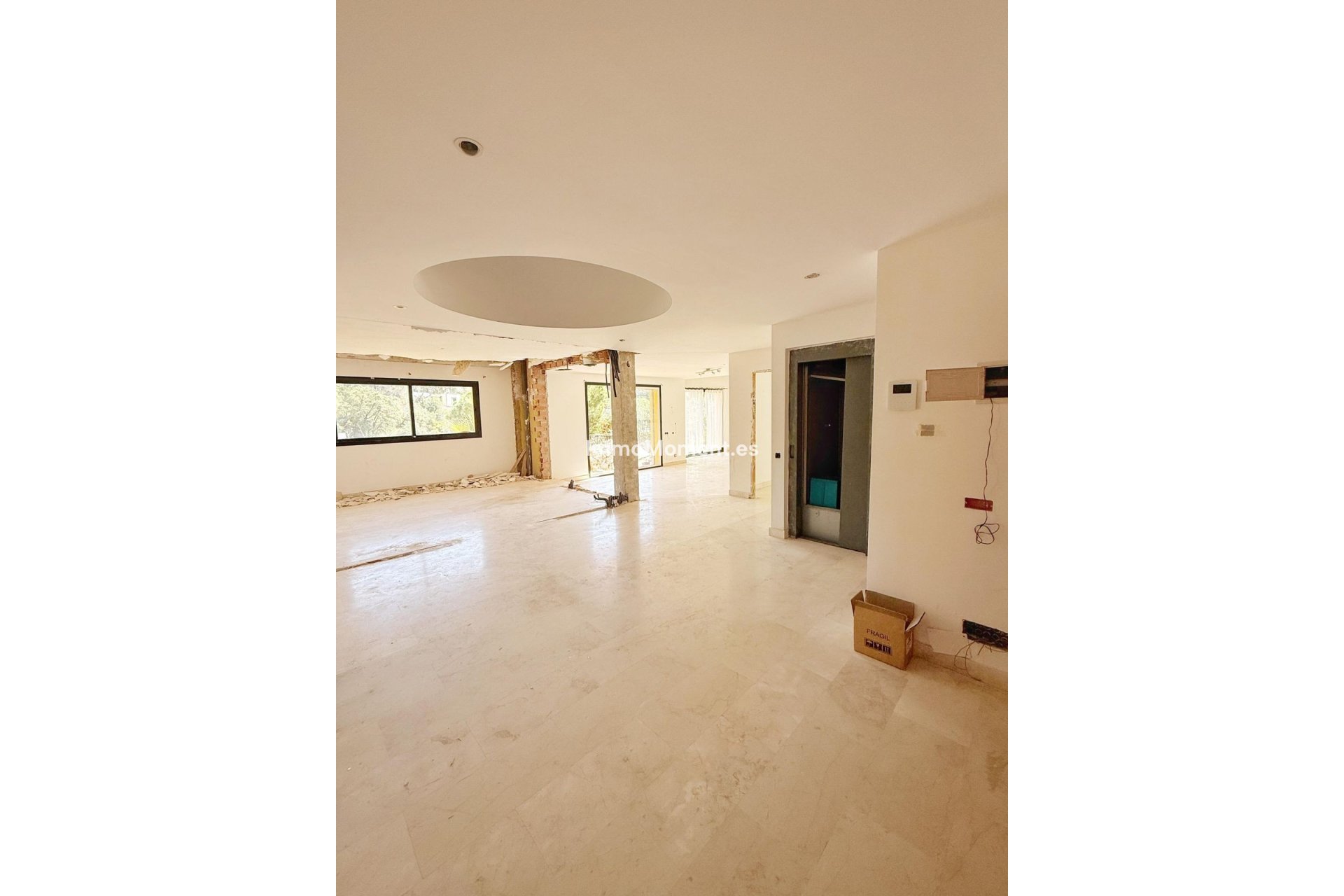 Obra nueva - Villa independiente - Marbella - Elviria