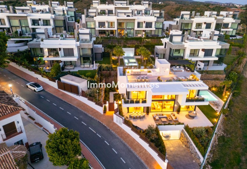 Obra nueva - Villa independiente - Marbella