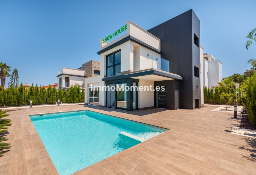 Obra nueva - Villa independiente - Playa Paraiso