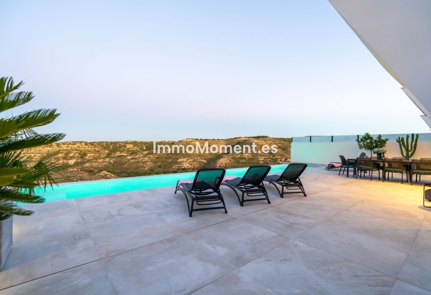 Obra nueva - Villa independiente - Rojales