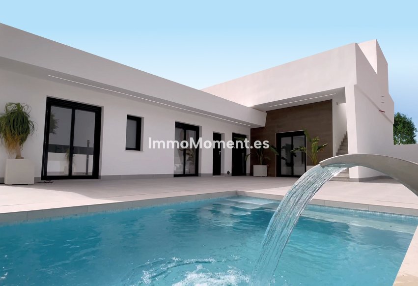 Obra nueva - Villa independiente - Roldán