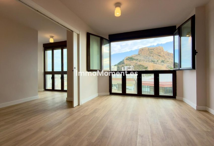 Resale - Apartment - Alicante - Alicante Centro