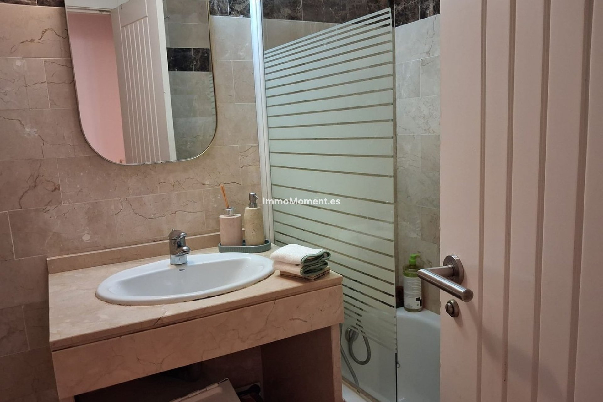 Resale - Apartment - Benahavís - Benahavís Centro