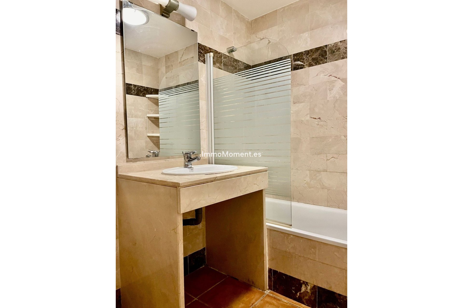 Resale - Apartment - Benahavís - Benahavís Centro