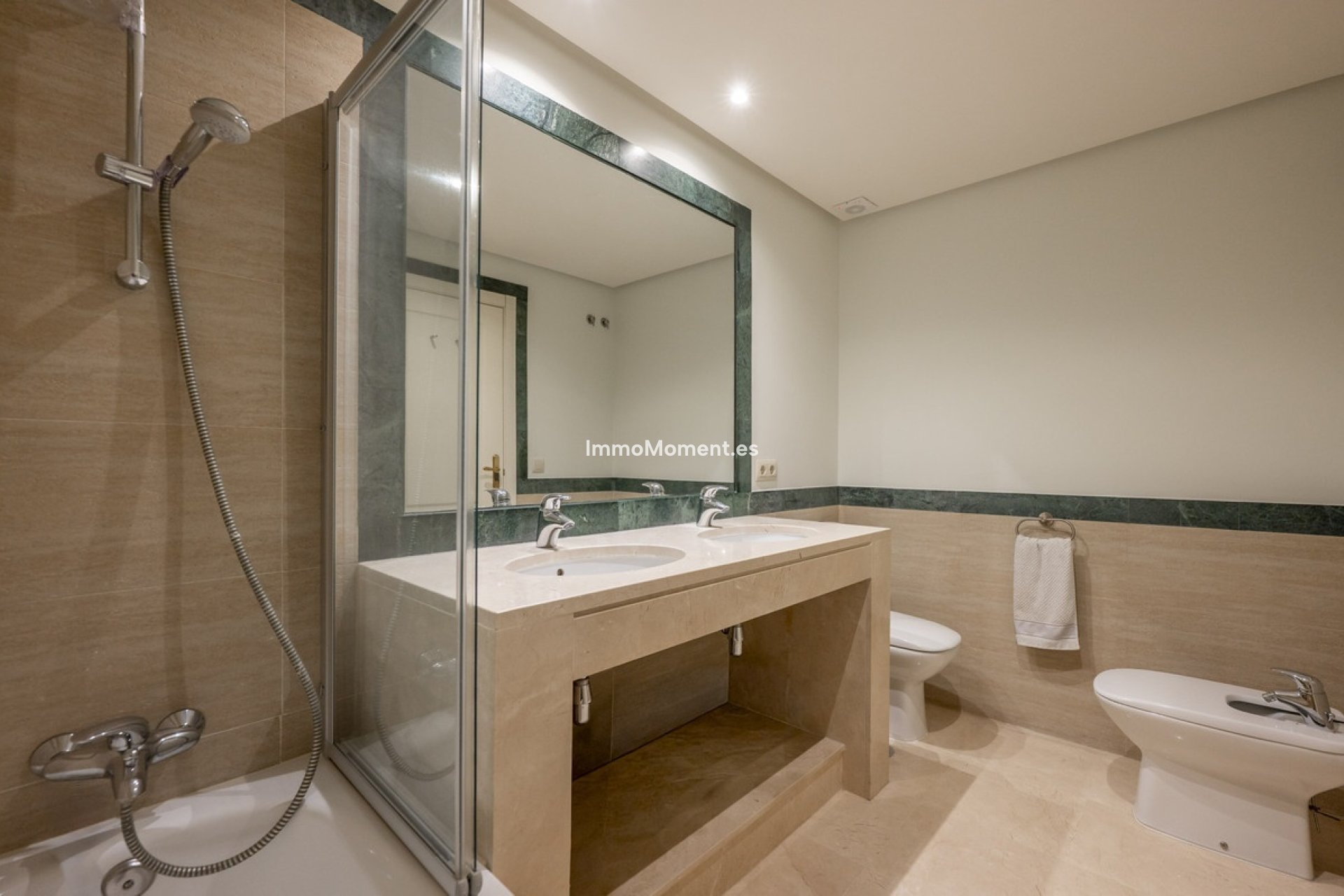 Resale - Apartment - Benahavís - Benahavís Centro