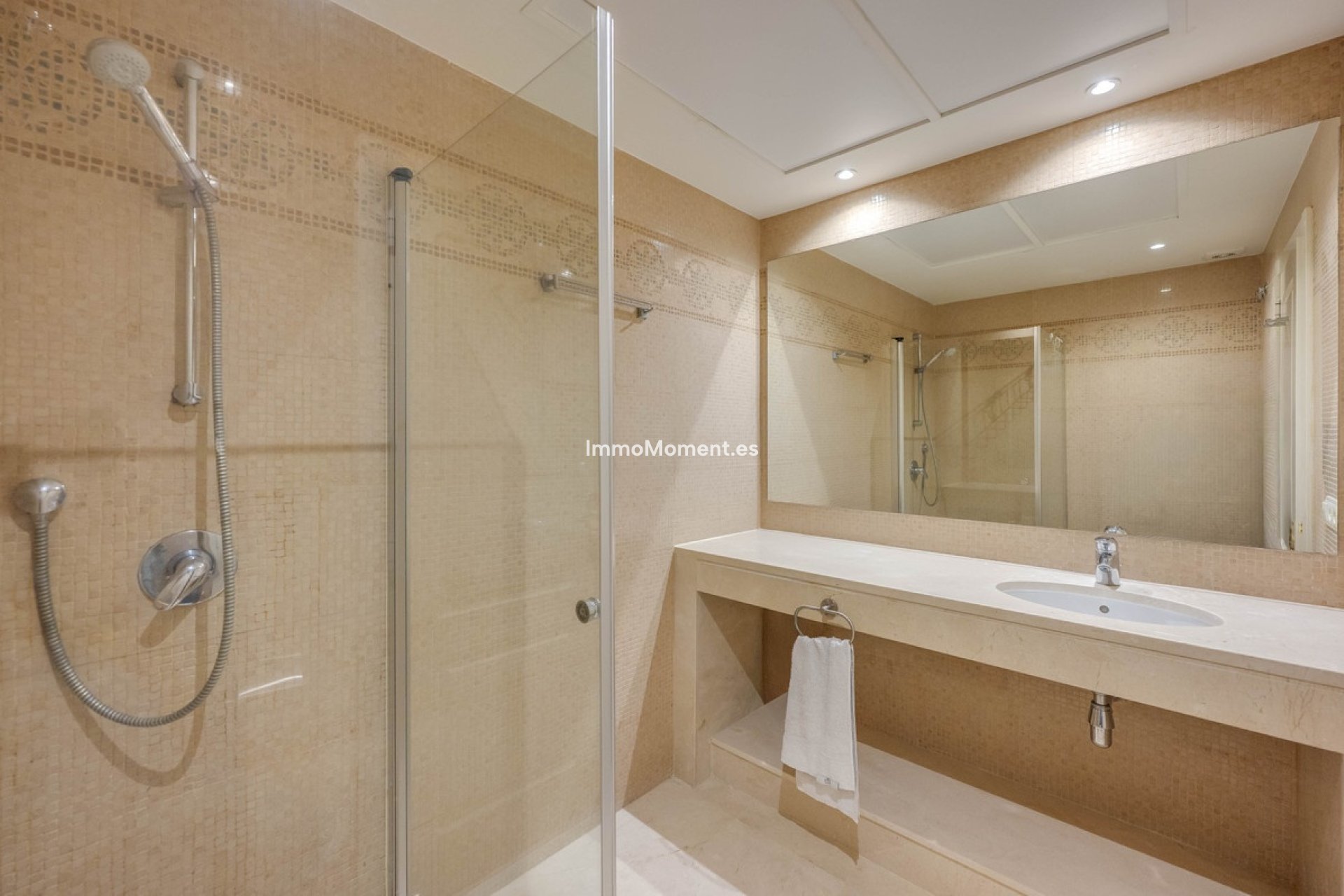 Resale - Apartment - Benahavís - Benahavís Centro
