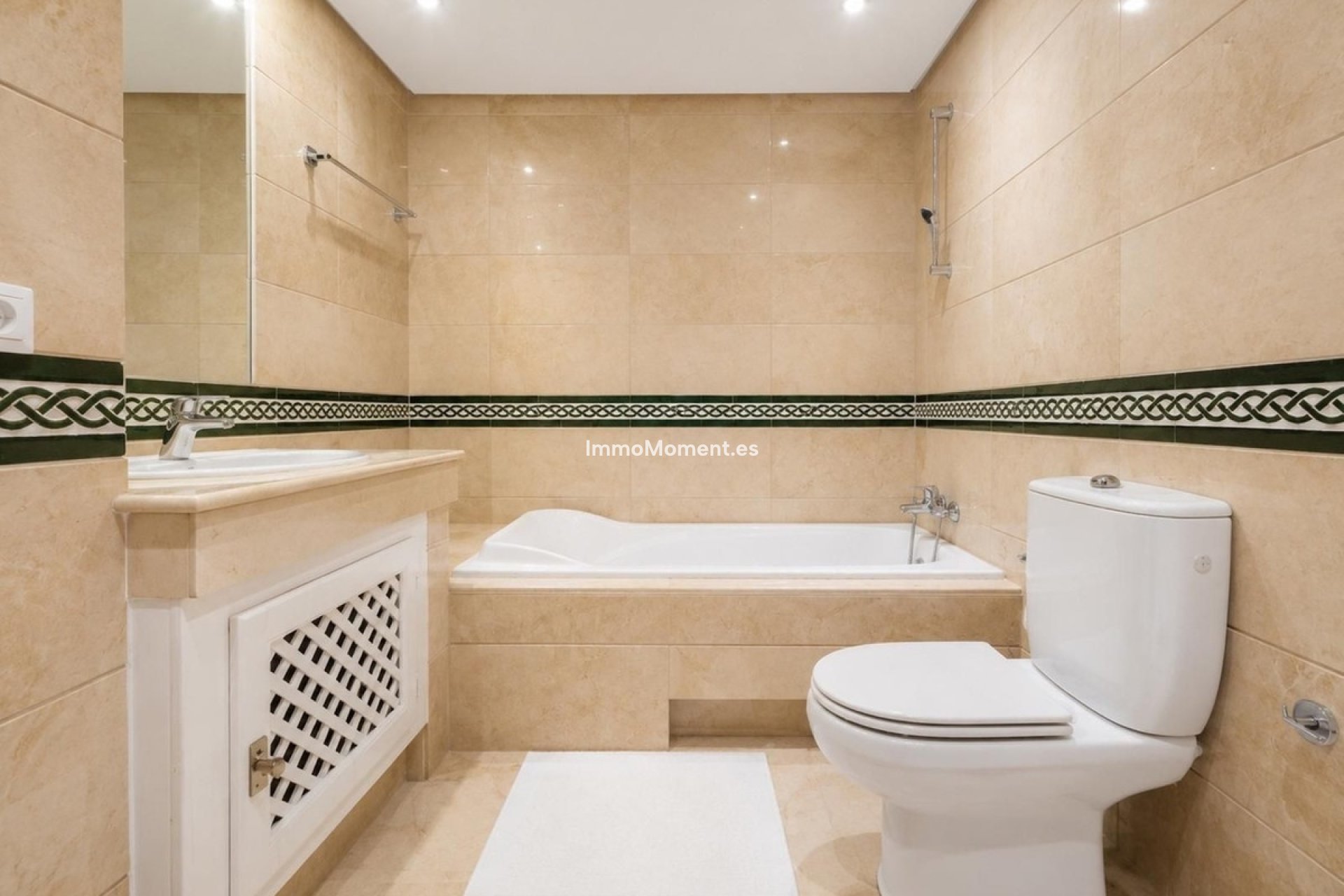 Resale - Apartment - Benahavís - Benahavís Centro