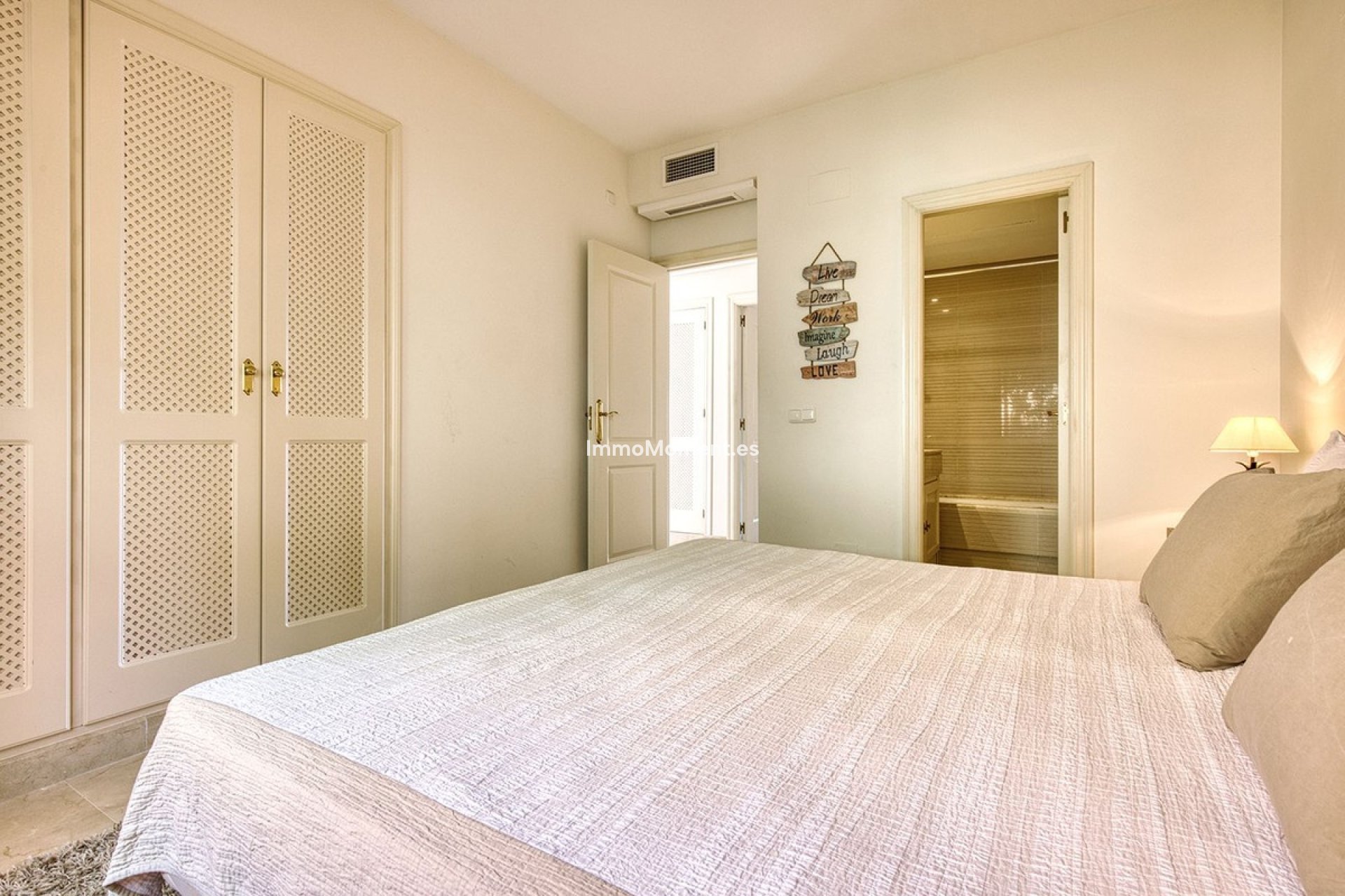 Resale - Apartment - Benahavís - Benahavís Centro