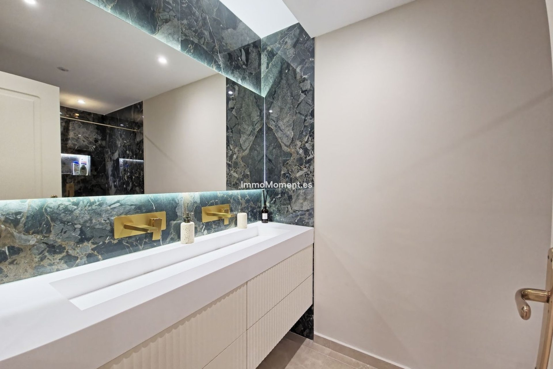 Resale - Apartment - Benahavís - Benahavís Centro