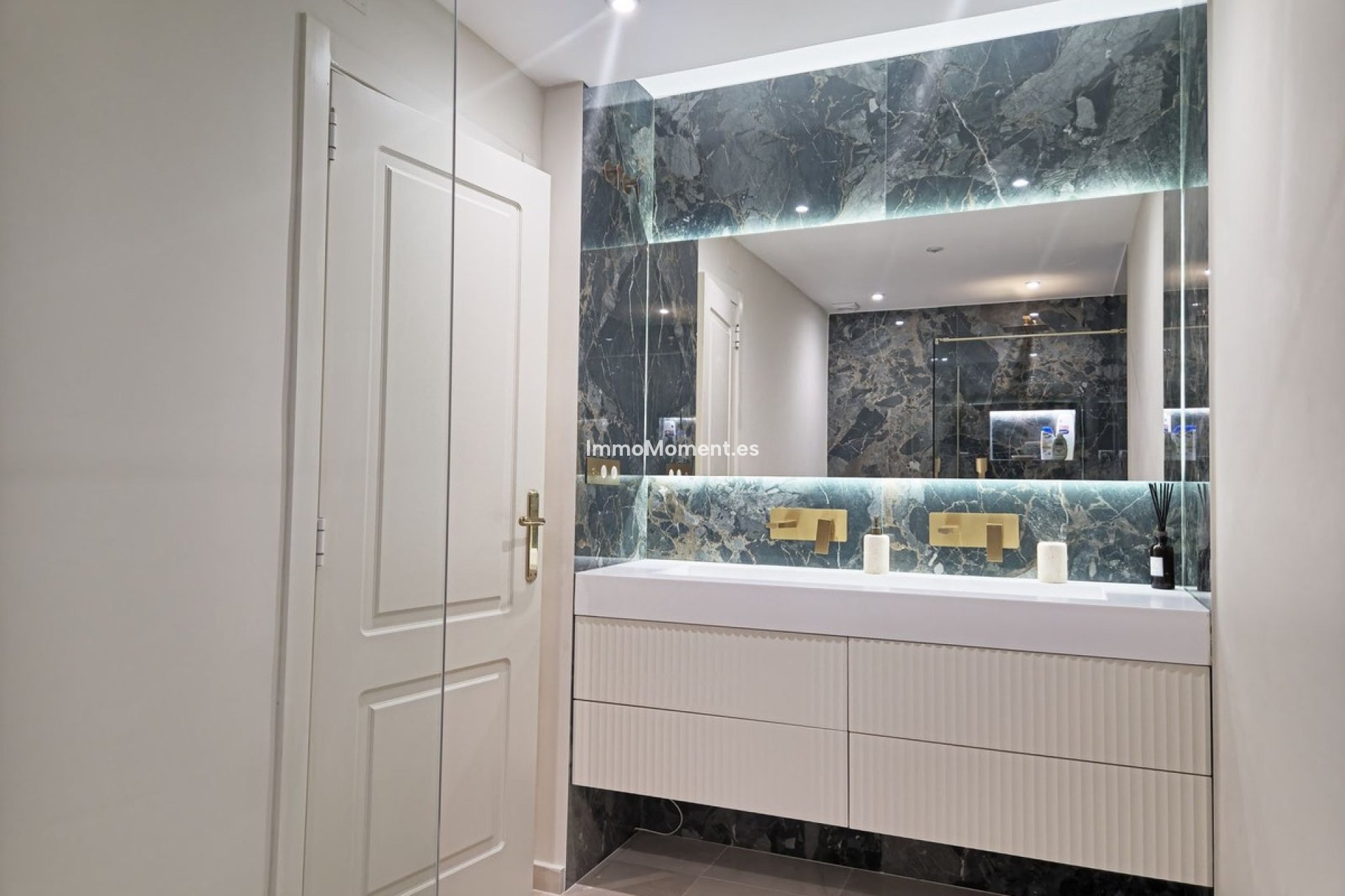 Resale - Apartment - Benahavís - Benahavís Centro