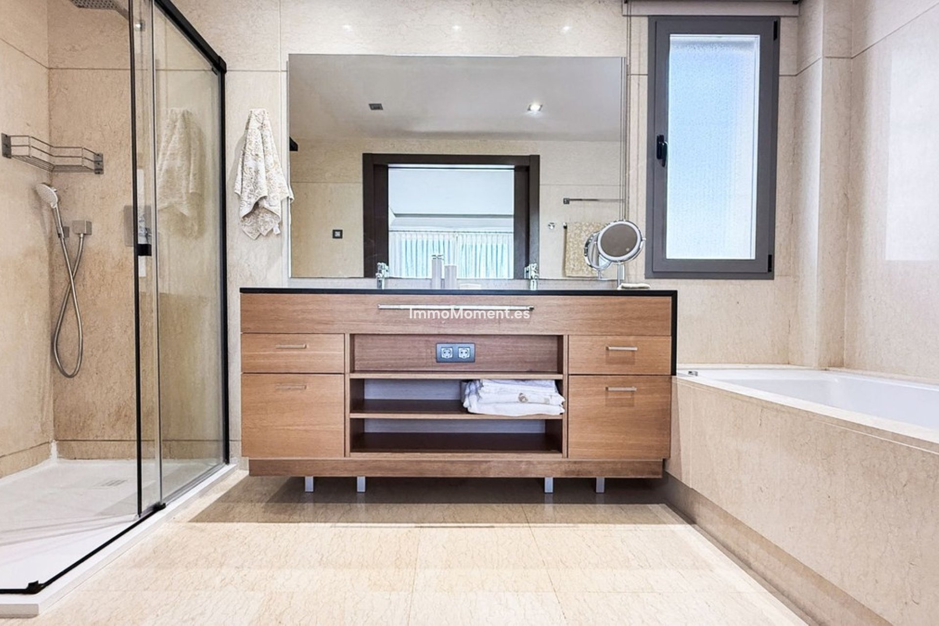 Resale - Apartment - Benahavís - Benahavís Centro